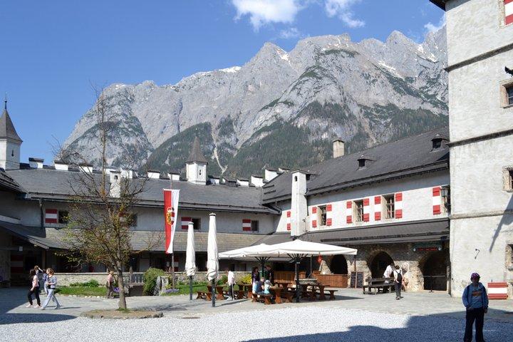 Tour de um dia privado de Eagles Nest e Werfen Castle saindo de Salzburgo