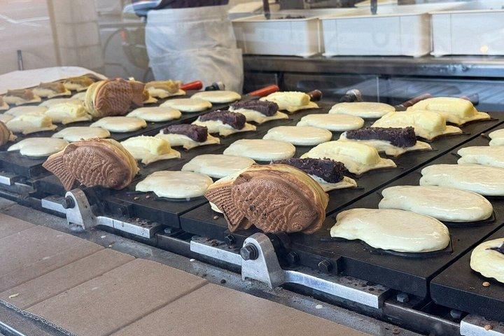 ショッピング街で地元の人のように食べる
