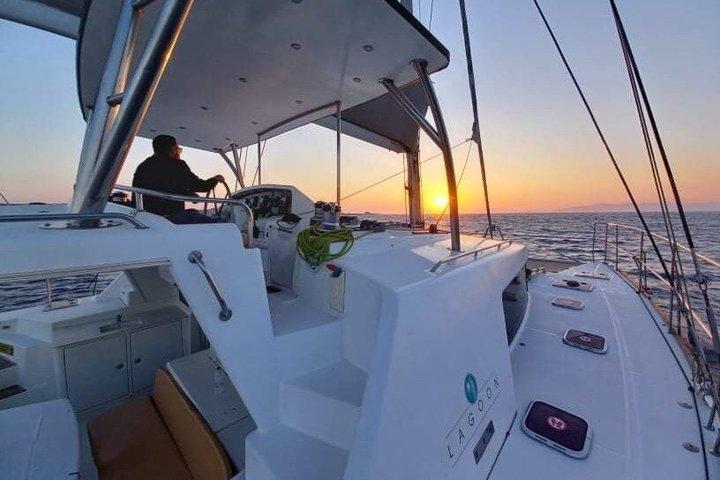 Rhodos 3 uur durende catamarancruise bij zonsondergang met diner all-inclusive