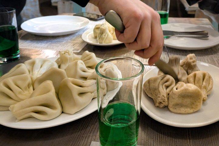 Excursão de comida privada de Tbilisi: 9 degustações no distrito boêmio