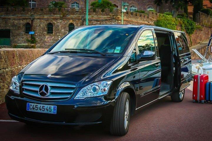 Private Transfer from Paris to Disneyland (One way)