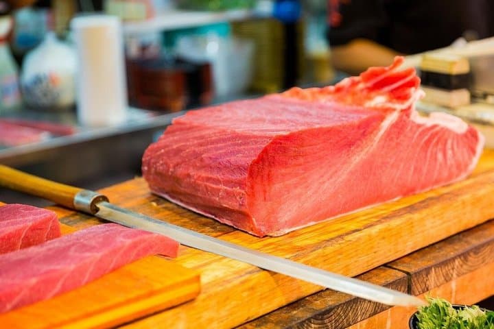 Tokyo Tsukiji Fish Market Food Walking Tour with 5 Tastings