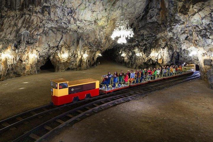 Postojna caverna grupo tour de Koper