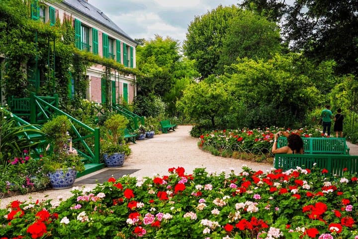 Monet’s Giverny & Vernon Old Mill - Small Group(2-6) from Paris