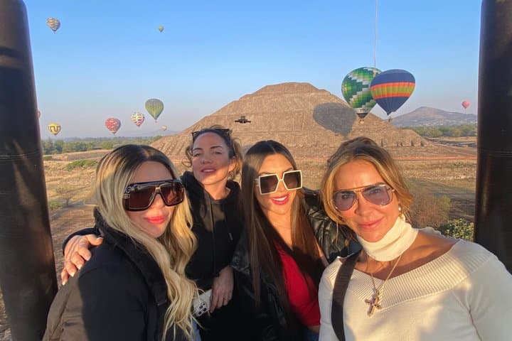 Balloon Flight in Teotihuacan + Breakfast in La Gruta and Transportation