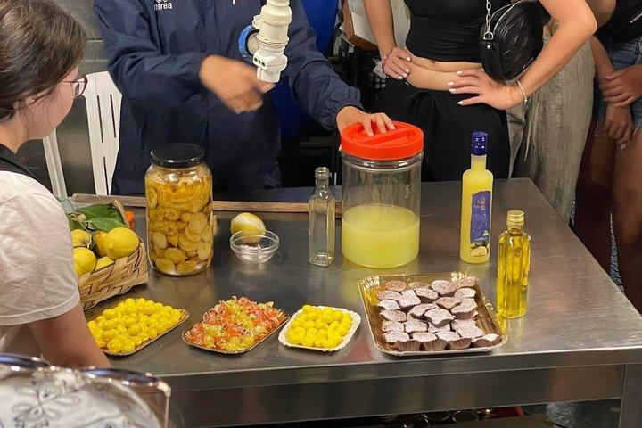 Sorrento Limoncello Proeverij ervaring in een Seafront Factory
