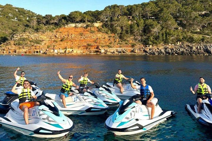 Activité guidée sur un jet ski à Cala Salada Ibiza