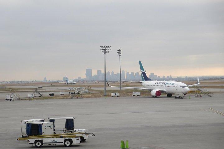 カルガリー YYC 空港からレイク ルイーズ - プライベート シャトル (往復)