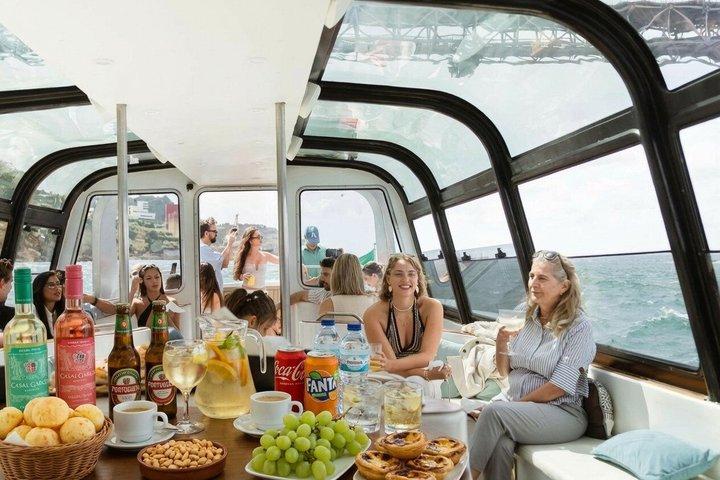 Lisbon:ライブDJとオープンバーによるプライベートボートレンタル