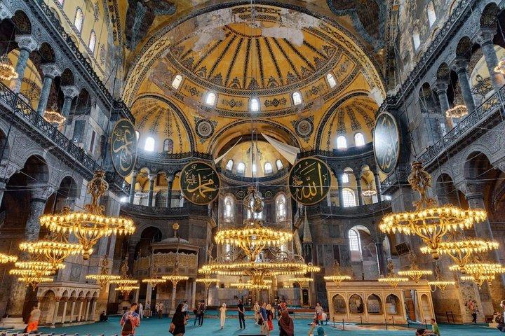 Istanbul: Old City Highlights and Grand Bazaar Shopping Tour