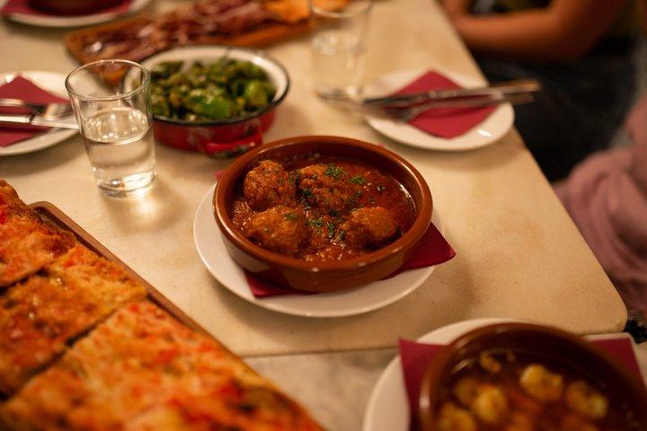 Barcelona Gothic Quarter VIP Tapas e Wine Tour