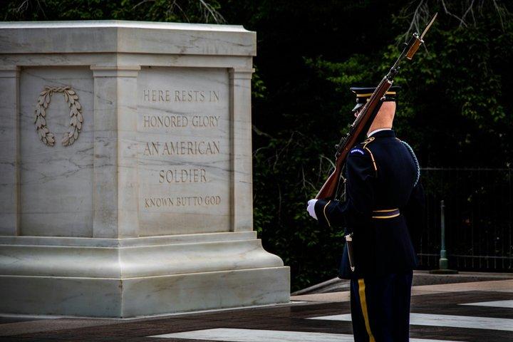 DC Monuments Tour with 10+ Stops & Arlington Cemetery Admission