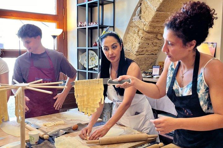 Hoteller i nærheden af Sea Villa Cefalù: Hands-on 4 - Course Pasta Cooking Class & Wine