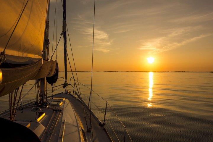 Private Sailing Cruise to Dia Island Free Meals Drinks & SUP