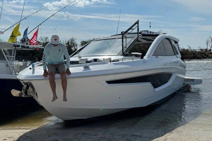 Sarasota - 43’ Giddy Up | Cruisers Yachts GLS 42 - 3 Timer