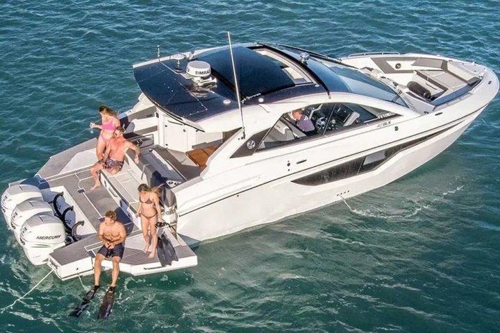 Sarasota - 43’ Giddy Up | Cruisers Yachts GLS 42 - 3 Timer