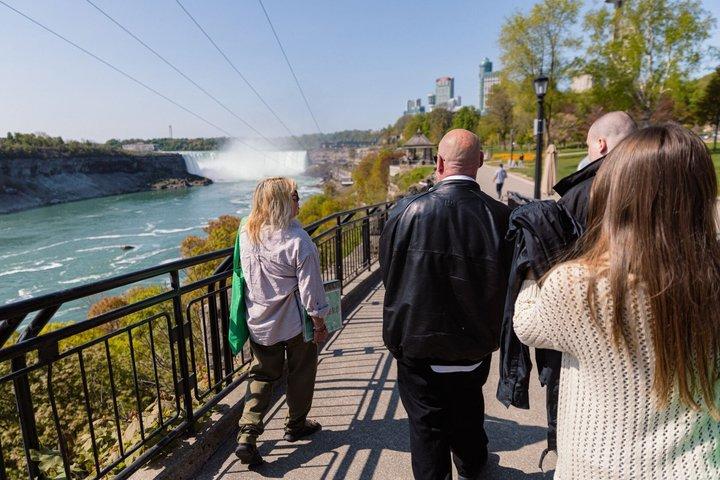 Complete Niagara Falls Afterdark with Fireworks Cruise