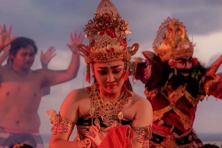 Bali Sunset Tour : Melasti Beach & Kecak Dance au bord de la mer