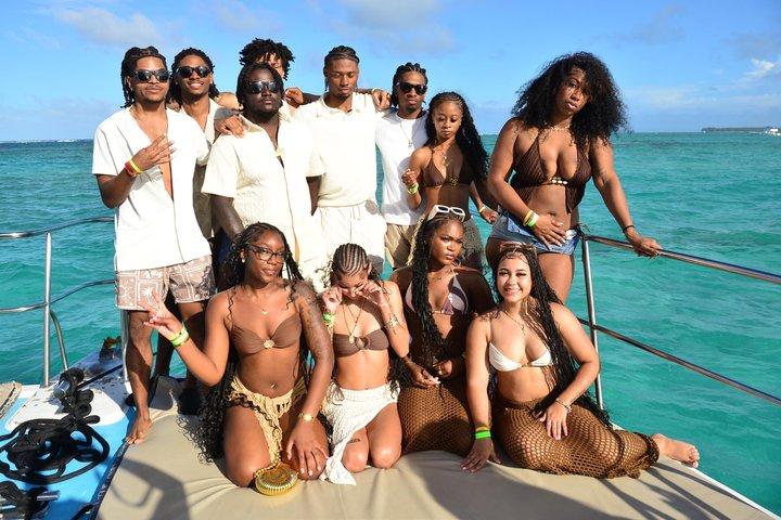 Abiti Volanti in spiaggia, in barca con open bar e Party