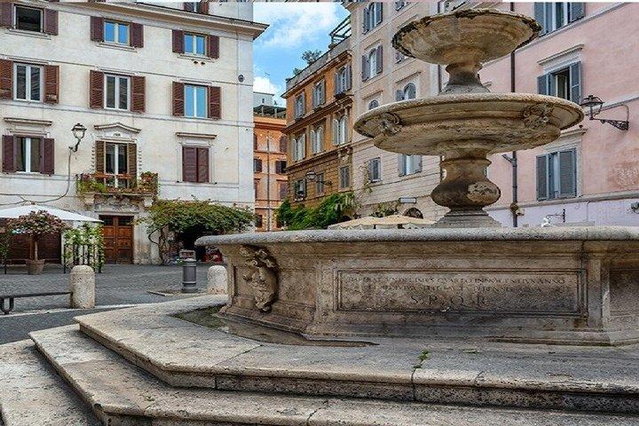 Monti Nightlife Tour with Spritz Wine and Local Flavors