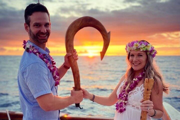 Polynesische kano zonsondergang zeil