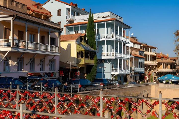 Tiflis : Retro-Bus-Stadtrundfahrt mit Weinprobe