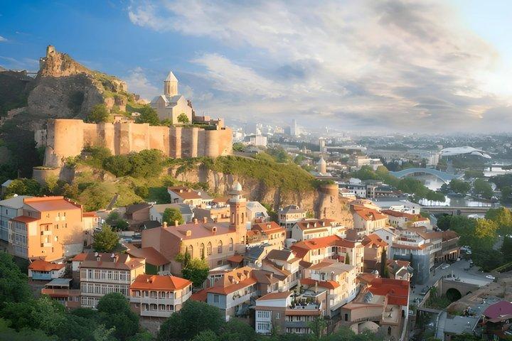 Tiflis : Retro-Bus-Stadtrundfahrt mit Weinprobe