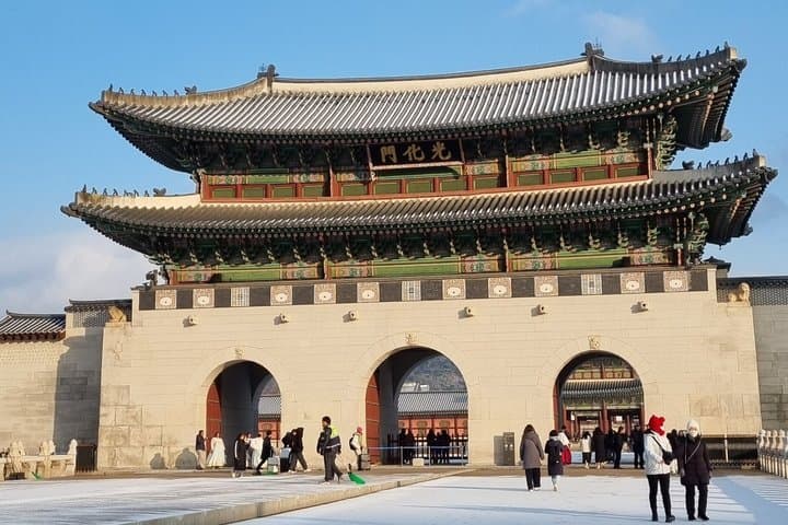Authentic Seoul Private Tour: Gyeongbokgung & Hidden Seoul Gems