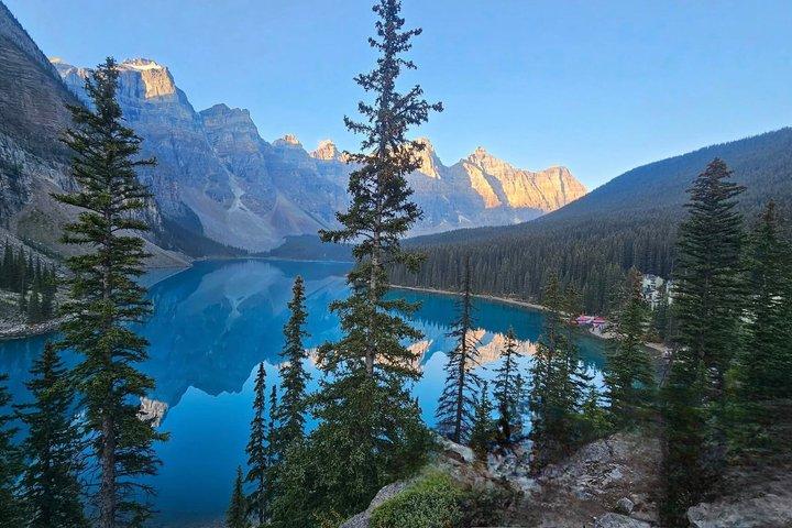 Calgary Shared Tour: Lake Louise, Moraine, Johnston & Emerald