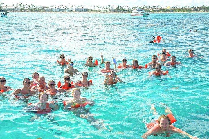 Tour privato in barca a Punta Cana con Open Bar