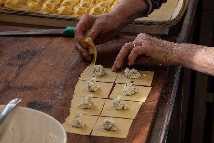 Modena Food Valley Tour Parmigiano Lambrusco e Pranzo Balsamico
