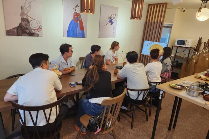 Traditional Korean 6-Dish Cooking Class + Hidden Alley Tour Seoul