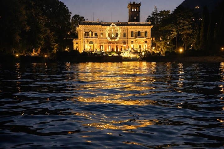 Intimate Lake Cruise on a Classic Wooden Boat for 8