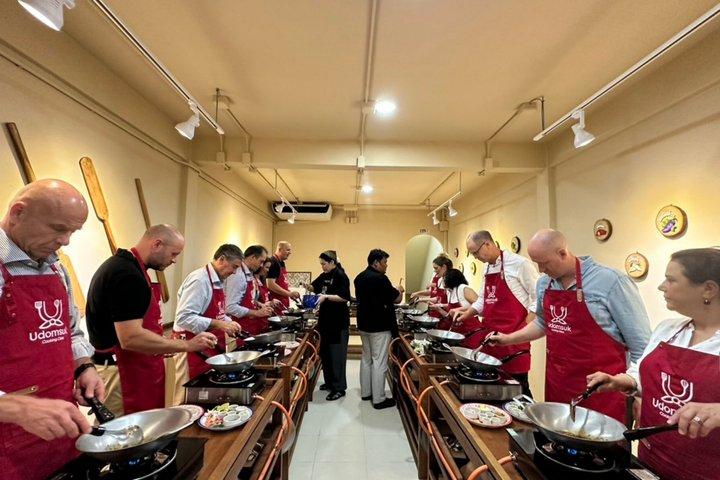 Bangkok Udomsuk Thai Cooking Class with Local Market Tour