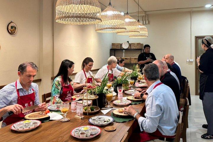 Bangkok Udomsuk Thai Cooking Class with Local Market Tour