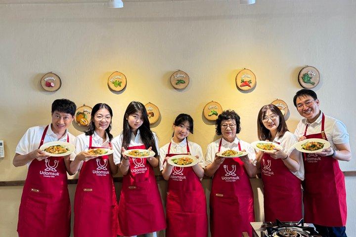 Bangkok Udomsuk Thai Cooking Class with Local Market Tour