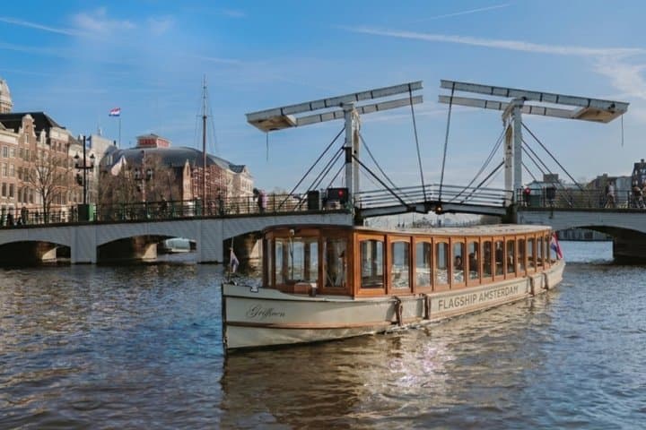 Amsterdam Classic Saloon Boat Cruise with Drinks and Cheese