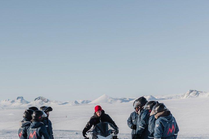 Reykjavik: Golden Circle Guided Super-Jeep Tour e Snowmobiling