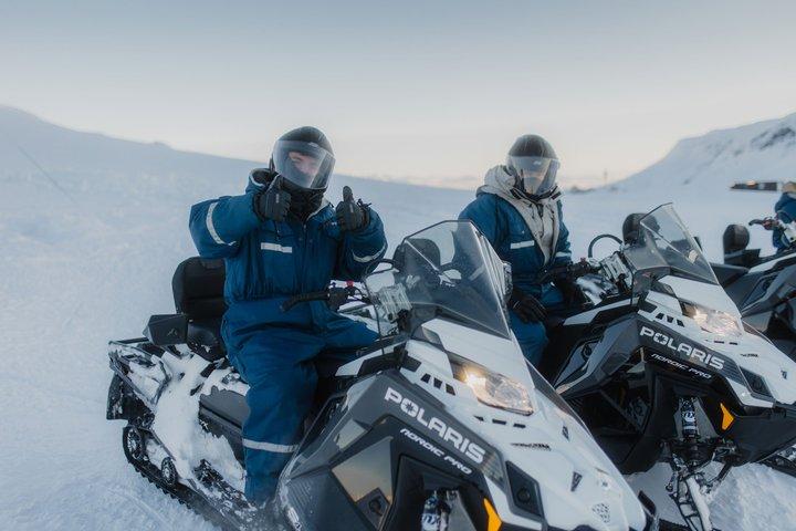 Gullfoss: Langjokull Glacier Ice Cave og Snowmobile guidet tur