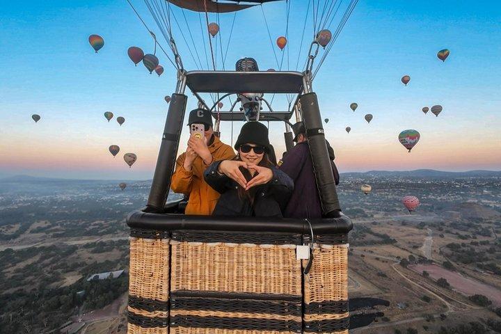 Flight Hot Air Balloon over Teotihuacan Cave Breakfast
