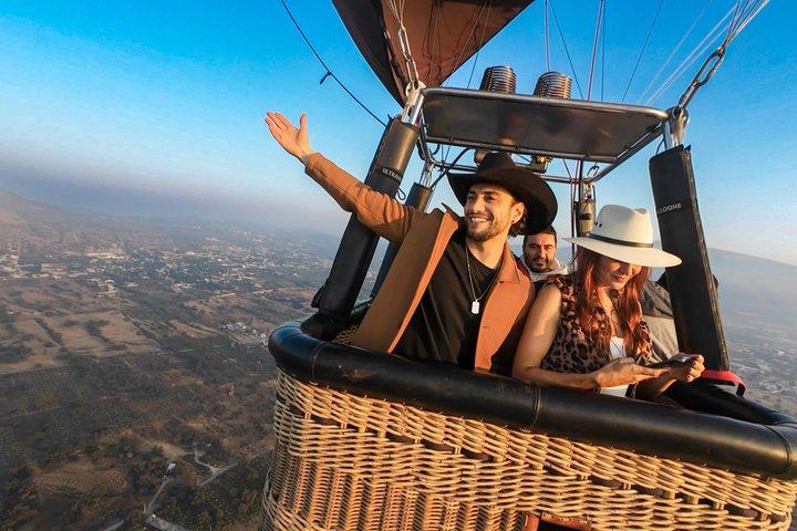 Flight Hot Air Balloon over Teotihuacan Cave Breakfast