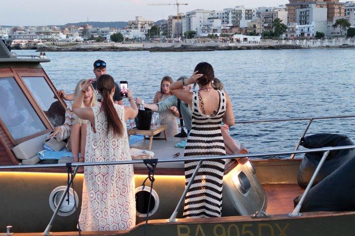 Excursion en bateau de 4 heures entre Monopoli et Polignano avec déjeuner
