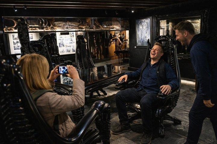 Art, Castle & Aliens : HR Giger Museum ジュネーヴ発終日ツアー