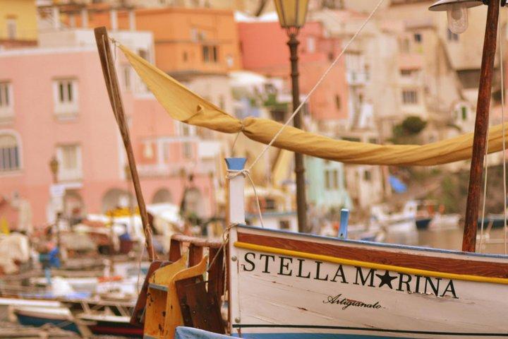 Tour privato in barca a Ischia o Procida da Sorrento
