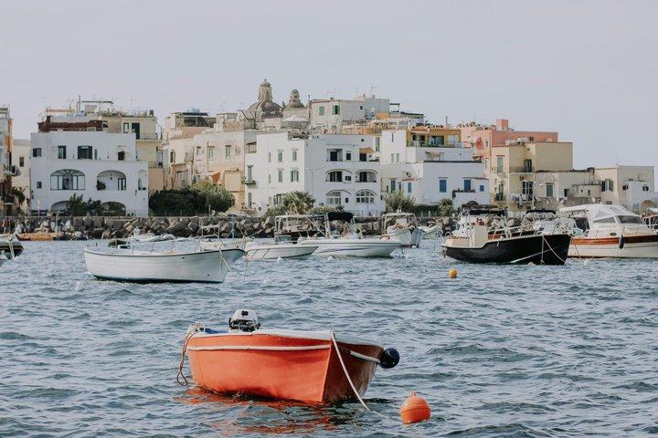 Tour privato in barca a Ischia o Procida da Sorrento