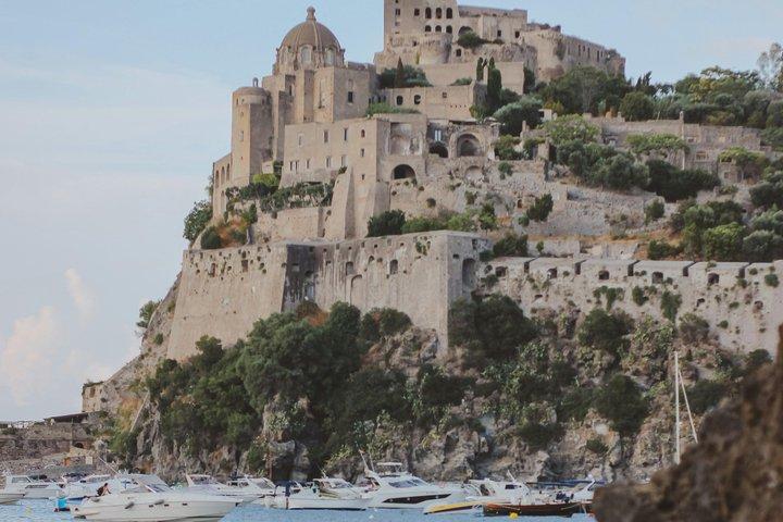 Tour privato in barca a Ischia o Procida da Sorrento
