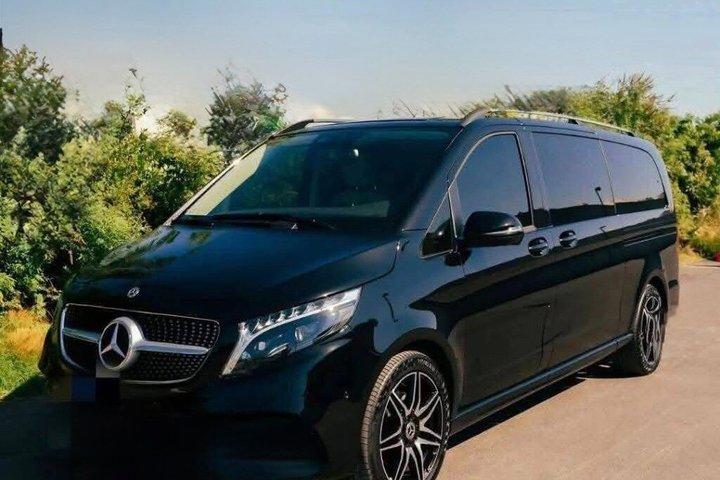 Traslado privado de llegada del aeropuerto de Atenas al puerto de Rafina