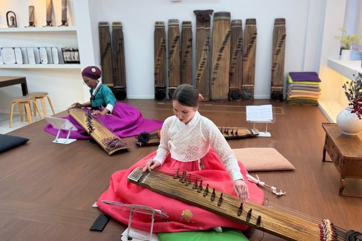 Authentic Korea Gayageum Experience in Hanbok- Bukchon Seoul
