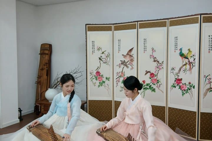 Authentic Korea Gayageum Experience in Hanbok- Bukchon Seoul
