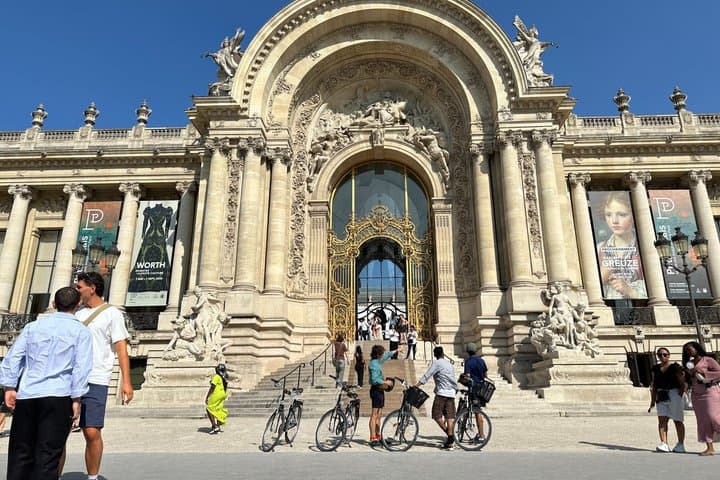 Paris Private Bike or eBike Tour Top Sights